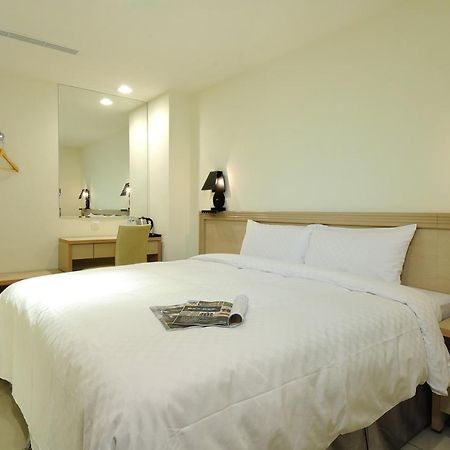 Bravo Hotel Taichung Exterior photo