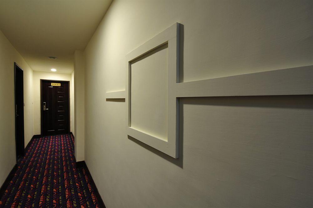 Bravo Hotel Taichung Exterior photo