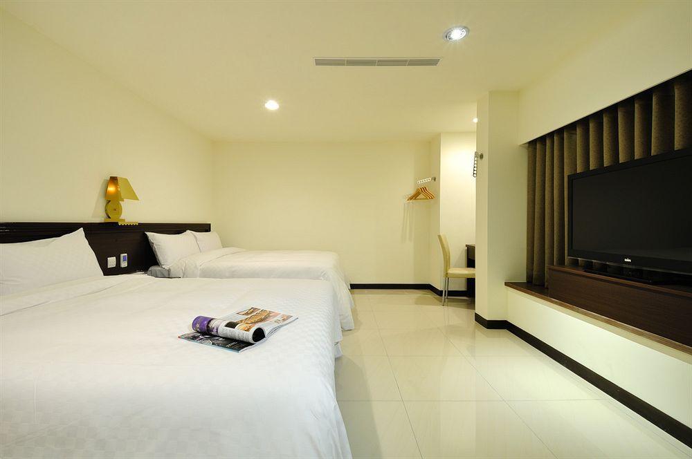 Bravo Hotel Taichung Exterior photo