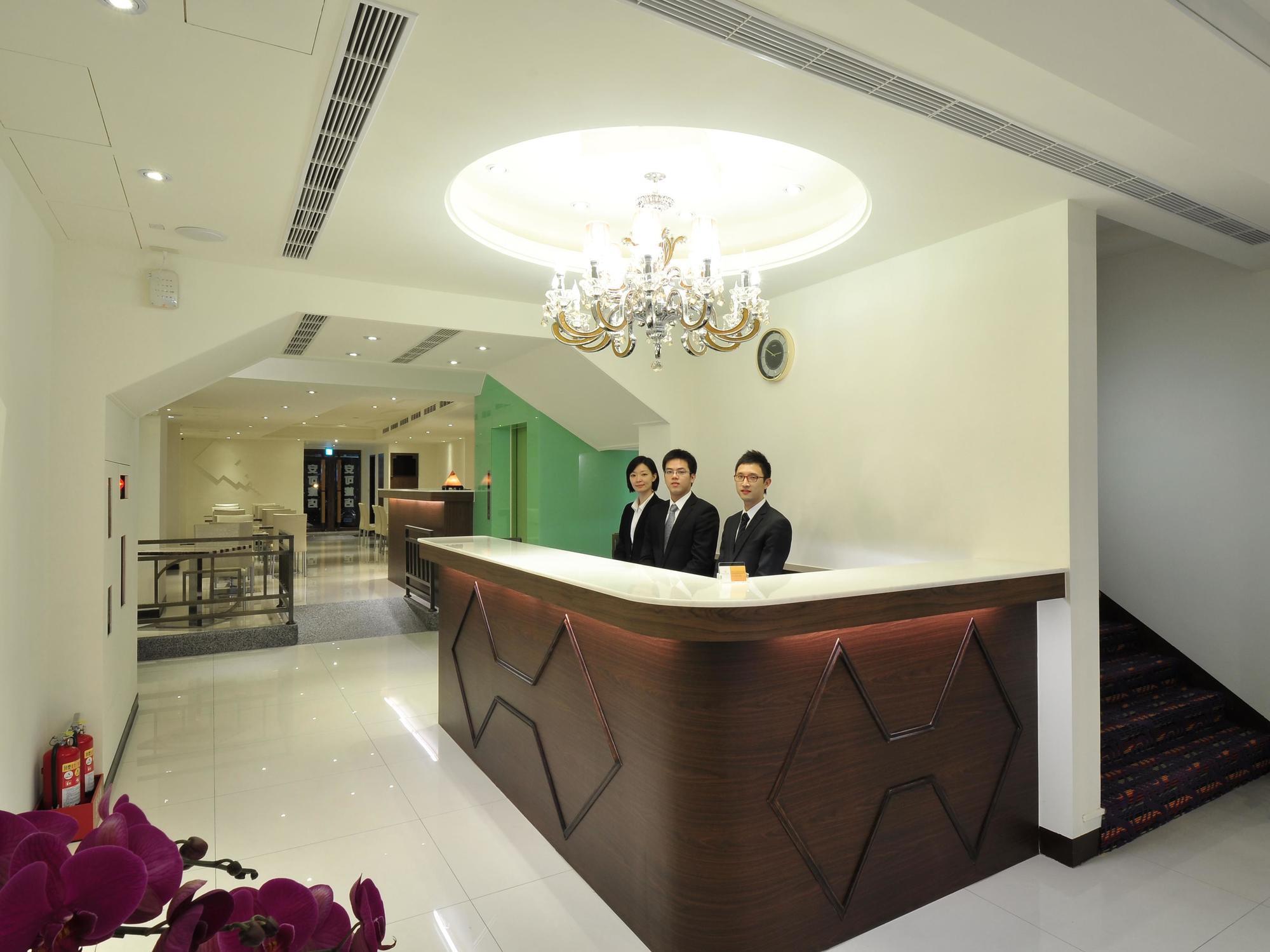 Bravo Hotel Taichung Exterior photo