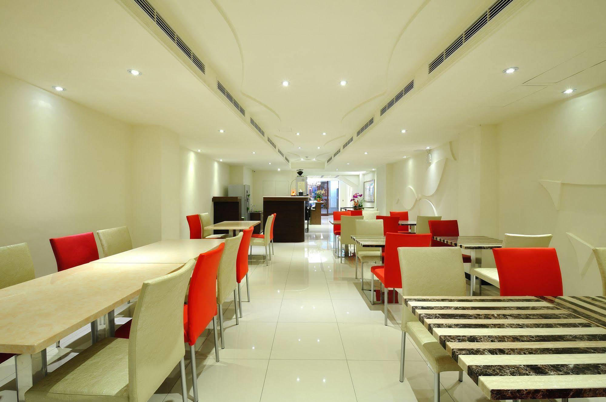 Bravo Hotel Taichung Exterior photo