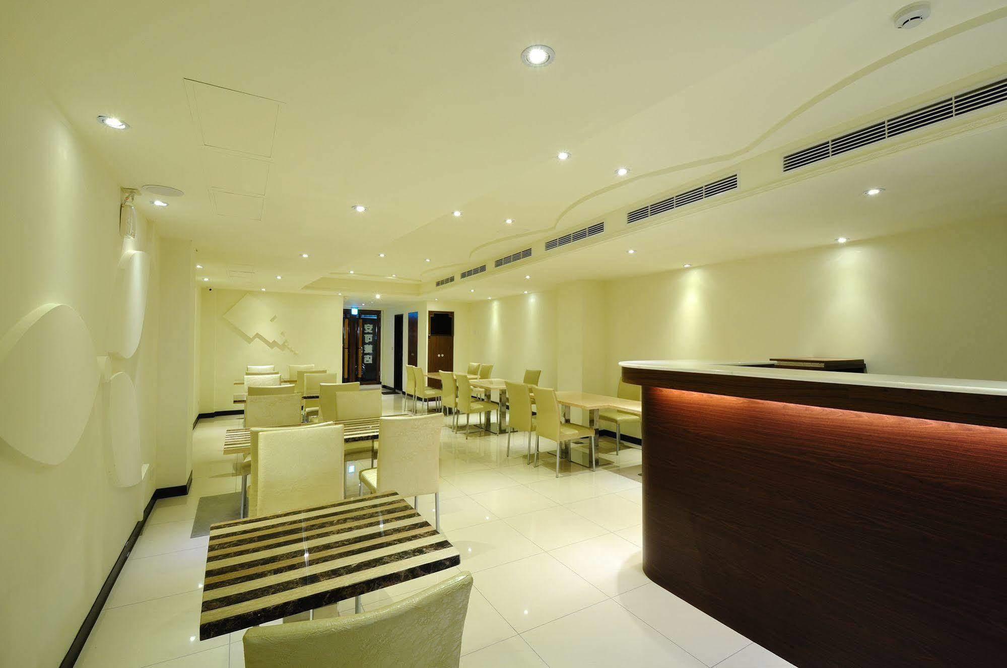 Bravo Hotel Taichung Exterior photo