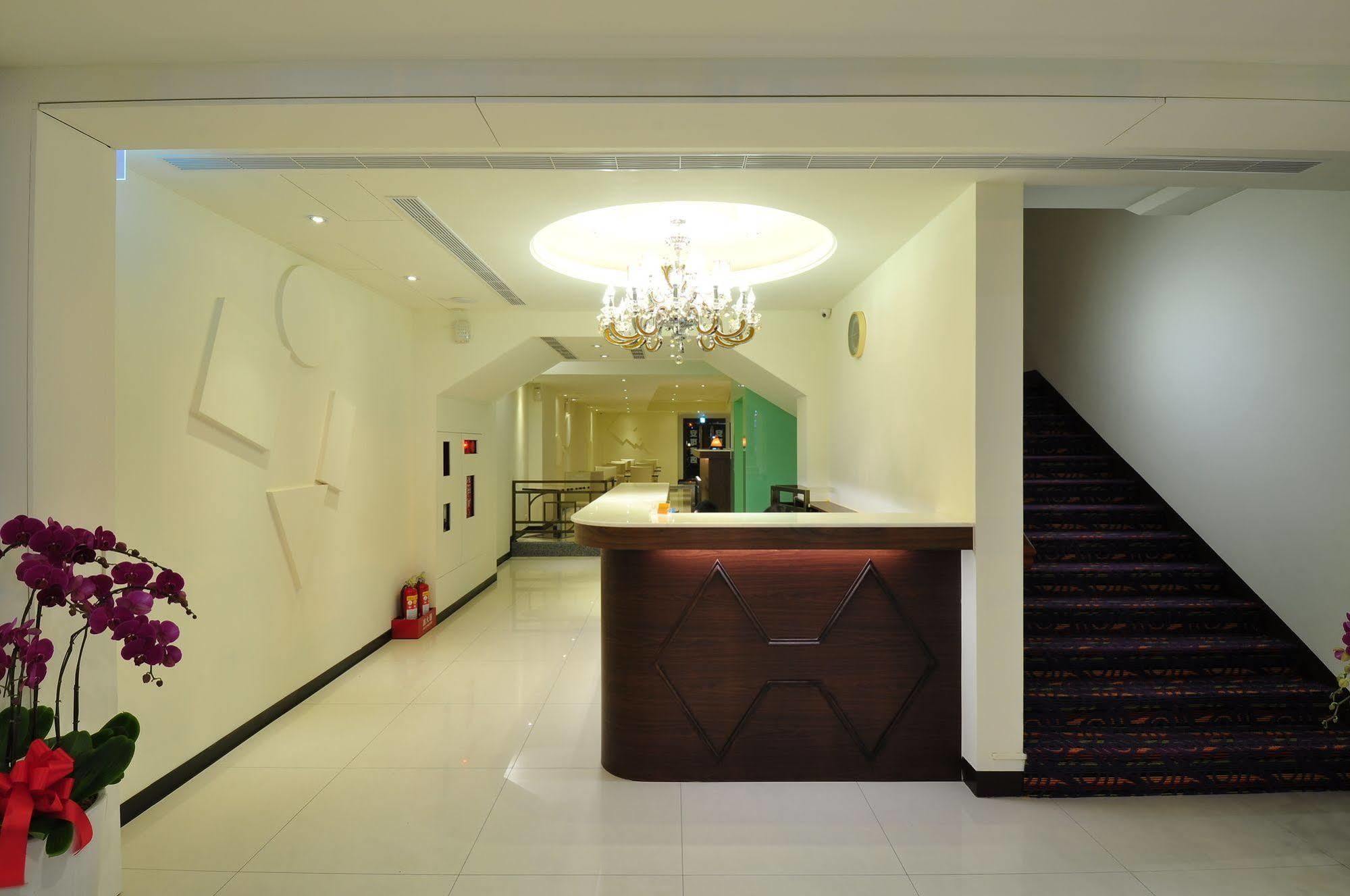 Bravo Hotel Taichung Exterior photo