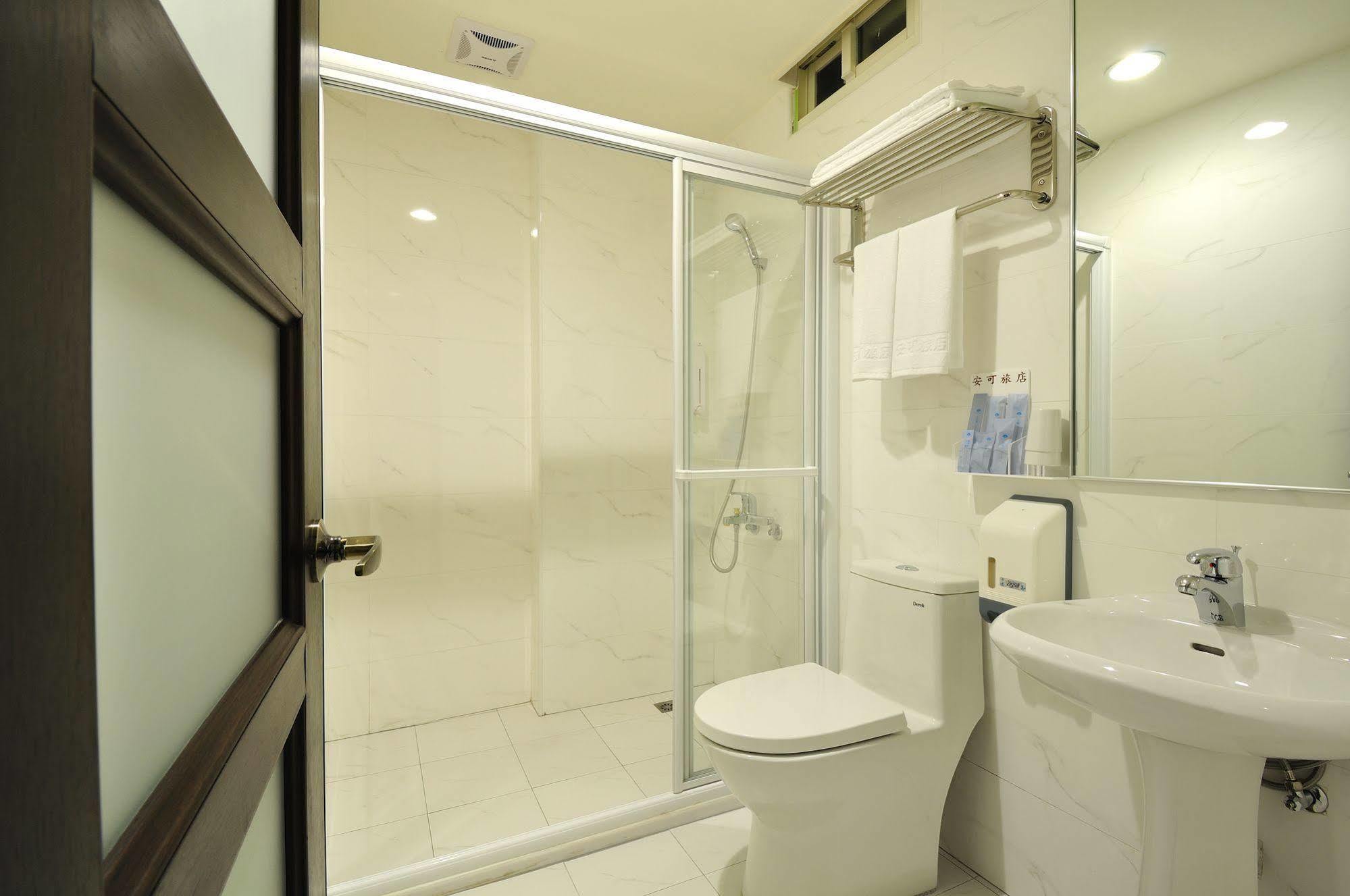 Bravo Hotel Taichung Exterior photo