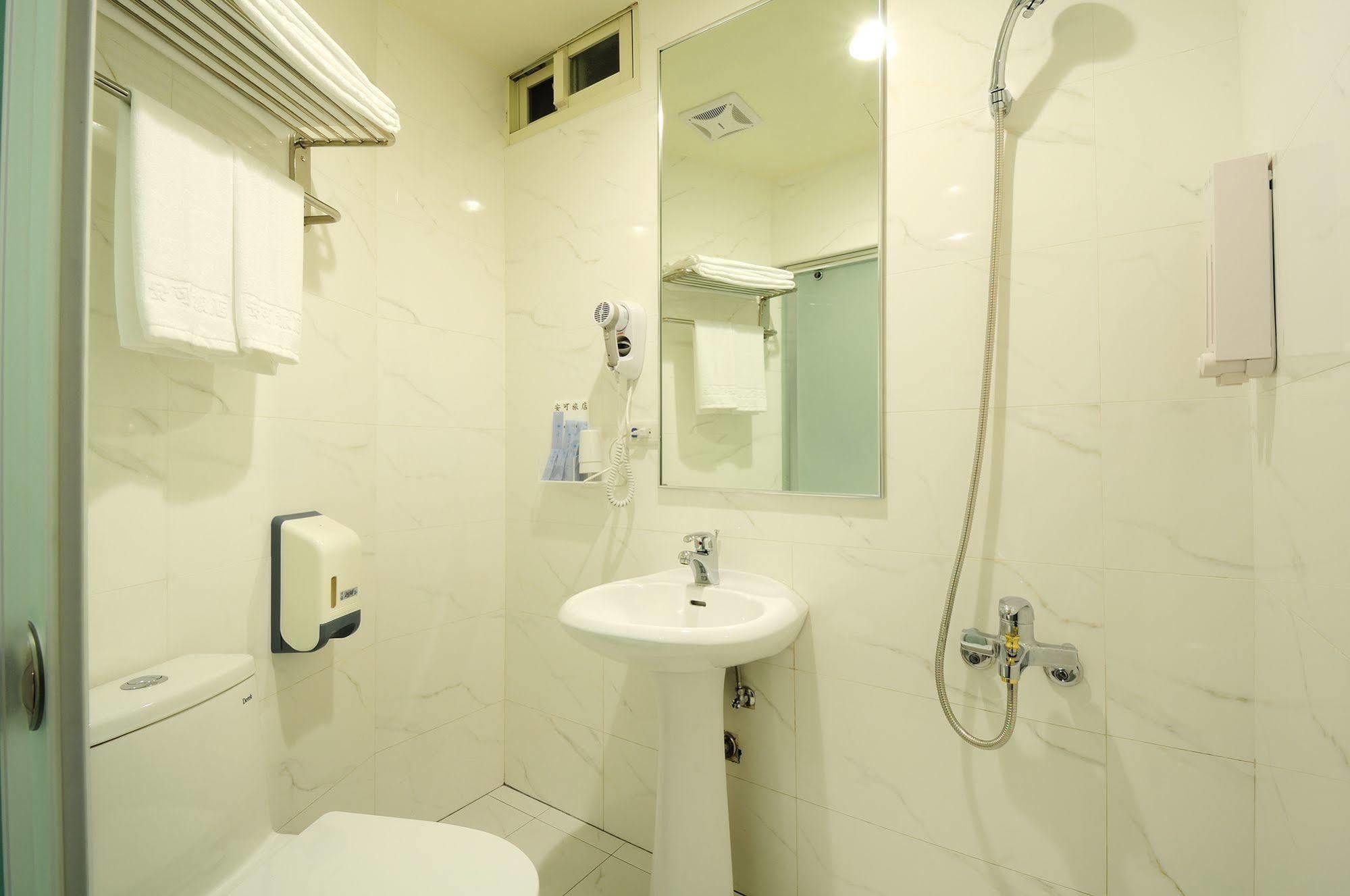 Bravo Hotel Taichung Exterior photo