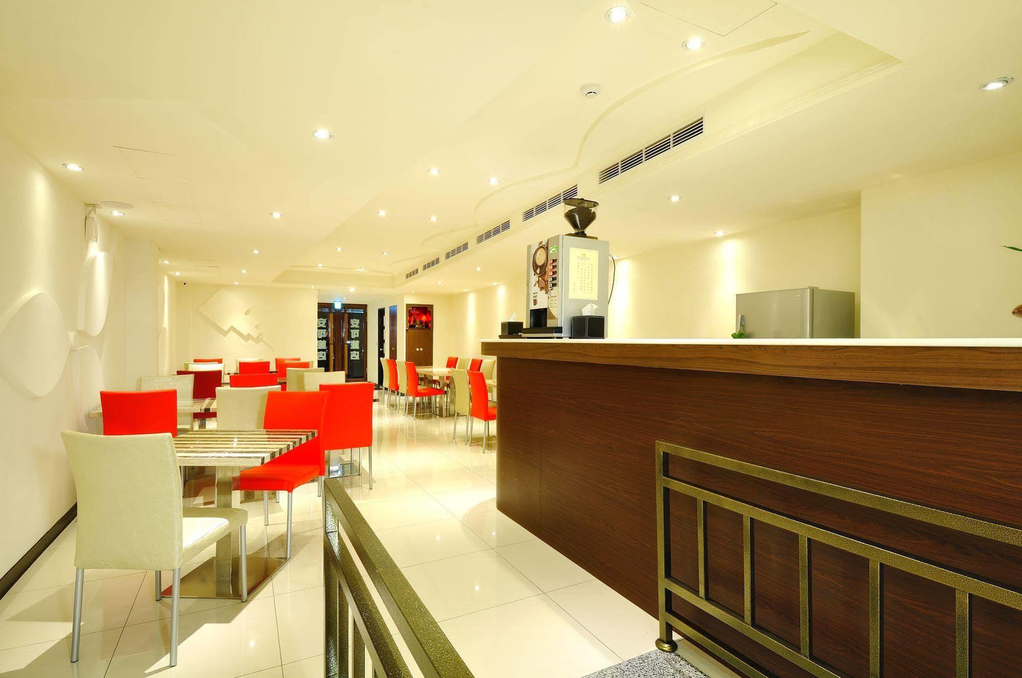 Bravo Hotel Taichung Exterior photo