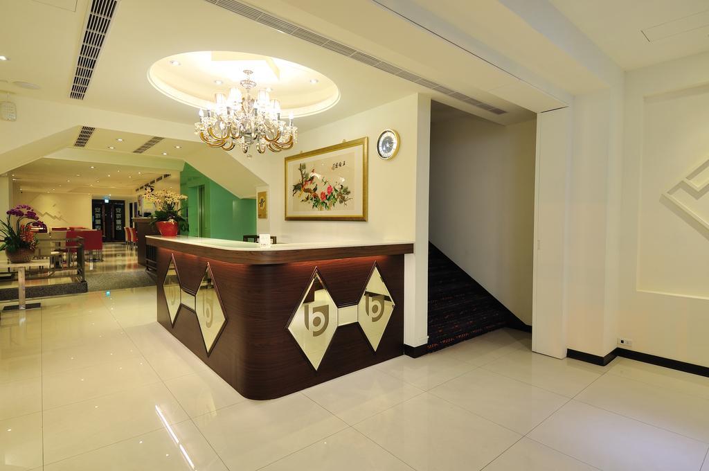 Bravo Hotel Taichung Exterior photo